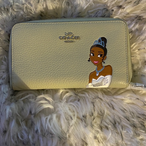 Coach Disney X Coach Medium Zip Wallet With Tiana!! - Picture 3 of 6